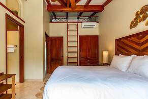 Stylish Split-Level Condo with a Shaded Terrace, Direct Beach Access, 