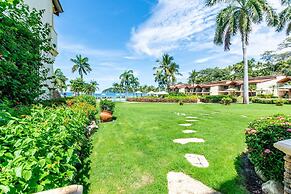 Stylish Split-Level Condo with a Shaded Terrace, Direct Beach Access, 