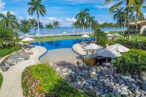 Stylish Split-Level Condo with a Shaded Terrace, Direct Beach Access, 