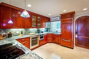Stylish Split-Level Condo with a Shaded Terrace, Direct Beach Access, 