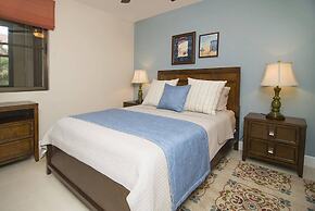Impressively designed and decorated 3rd-floor space overlooking pool i