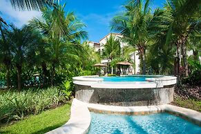 Impressively designed and decorated 3rd-floor space overlooking pool i