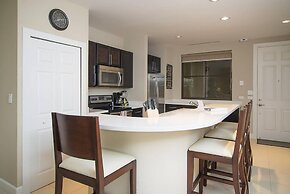 Impressively designed and decorated 3rd-floor space overlooking pool i