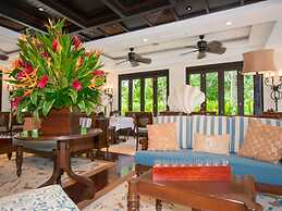 Impressively designed and decorated 3rd-floor space overlooking pool i