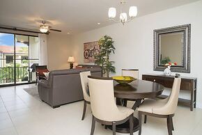 Impressively designed and decorated 3rd-floor space overlooking pool i