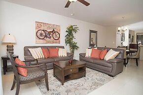 Impressively designed and decorated 3rd-floor space overlooking pool i