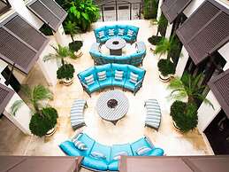 Luxe! Impressively designed 2nd-floor unit in Coco done in red and ora