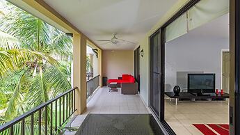 3rd-floor Space with modern decor recently renovated viewing over pool