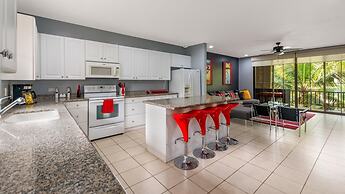 3rd-floor Space with modern decor recently renovated viewing over pool