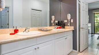 3rd-floor Space with modern decor recently renovated viewing over pool