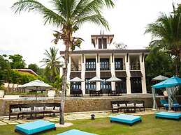 Nicely decorated 3rd-floor beauty with pool-view balcony in Coco
