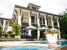 Nicely decorated 3rd-floor beauty with pool-view balcony in Coco