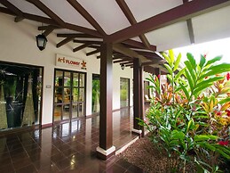 Nicely decorated 3rd-floor beauty with pool-view balcony in Coco