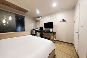 Central Hotel