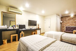 Central Hotel