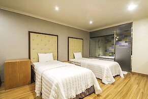 Central Hotel
