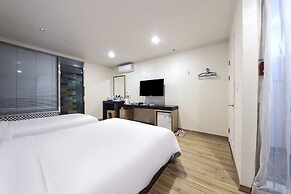 Central Hotel