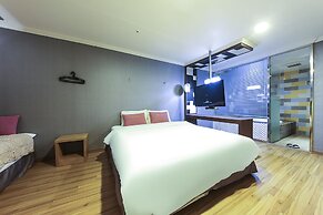 Central Hotel