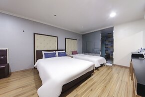 Central Hotel