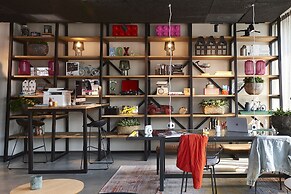 Moxy Amsterdam Schiphol Airport