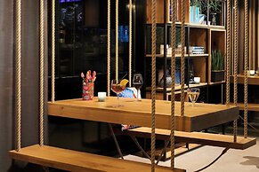 Moxy Amsterdam Schiphol Airport