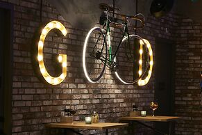 Moxy Amsterdam Schiphol Airport