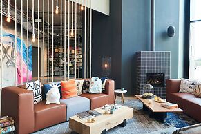 Moxy Amsterdam Schiphol Airport