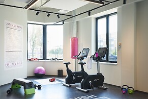 Moxy Amsterdam Schiphol Airport
