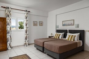 Dora Pool Studios by Konnect, 150m from the Beach