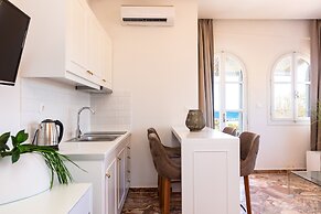 Pinelopi Beach Suites
