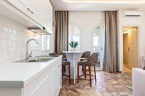 Pinelopi Beach Suites