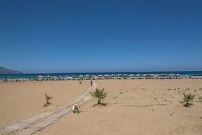 Pinelopi Beach Suites