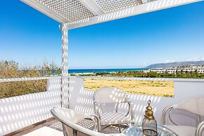 Pinelopi Beach Suites