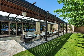 Sunny Villas Resort & Spa