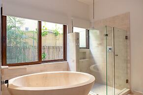 Uxmal 5 Bedroom Villa by RedAwning