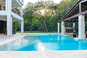 Uxmal 5 Bedroom Villa by RedAwning