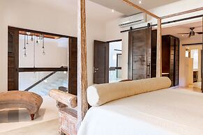 Uxmal 5 Bedroom Villa by RedAwning