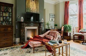 The Suite, 82 Cathedral, Private Parking