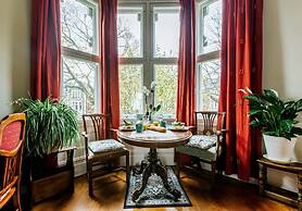 The Suite, 82 Cathedral, Private Parking
