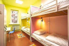 P2B hostel & bar