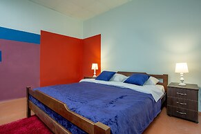 P2B hostel & bar