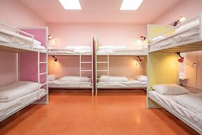 P2B hostel & bar