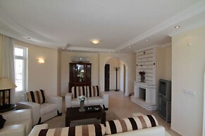Villa with Majestic Views 1028