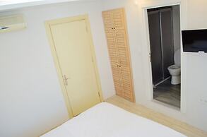 1989 Hotel Sebat
