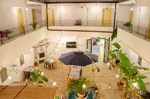 1989 Hotel Sebat