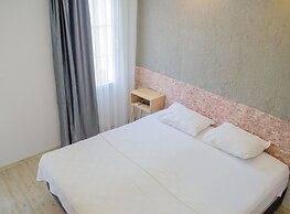 1989 Hotel Sebat