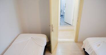 1989 Hotel Sebat
