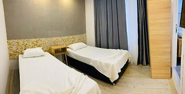 1989 Hotel Sebat