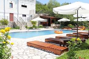 Villa Oasis with swimming pool