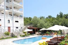 Villa Oasis with swimming pool